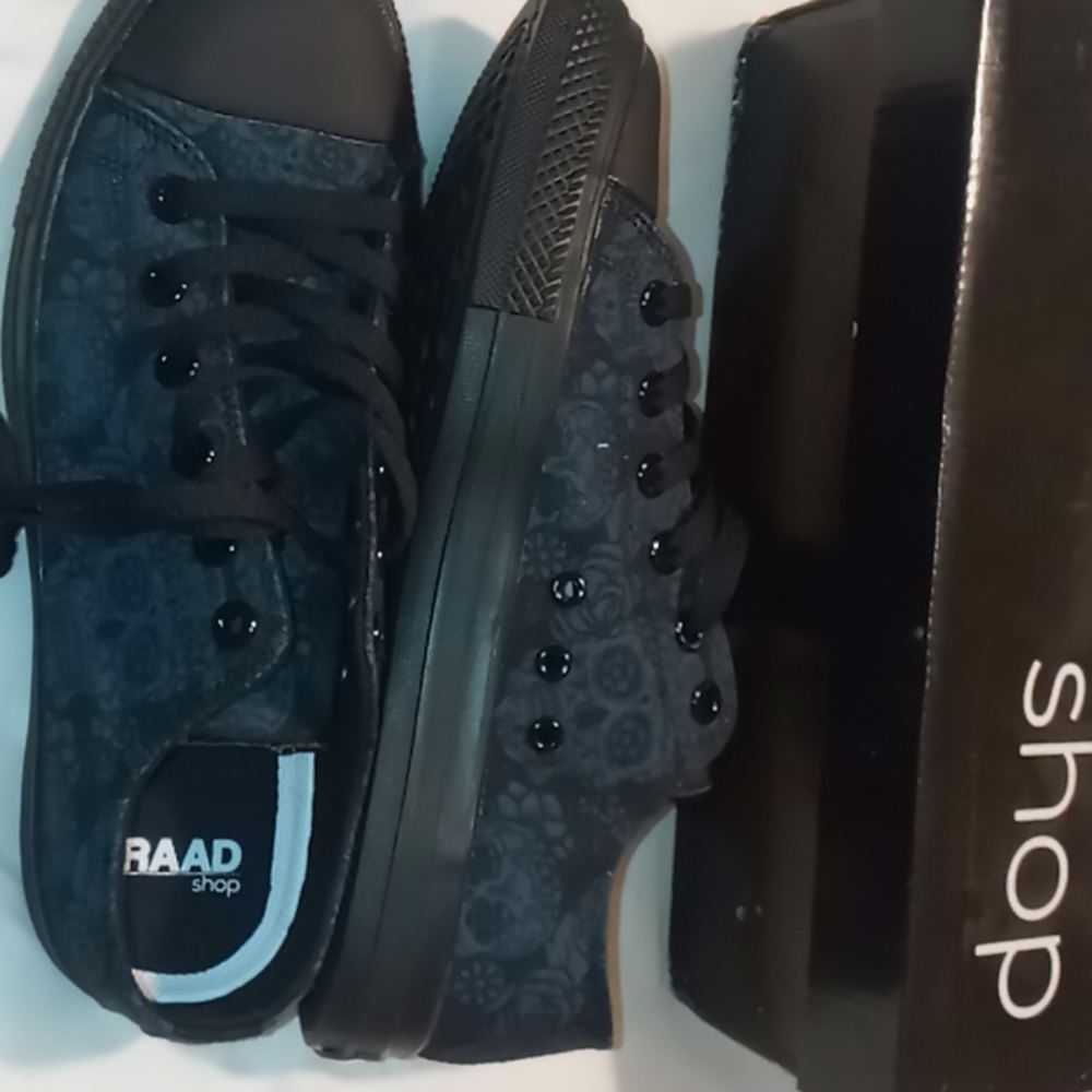 RAAD 8 1\2 W women's skull shoes